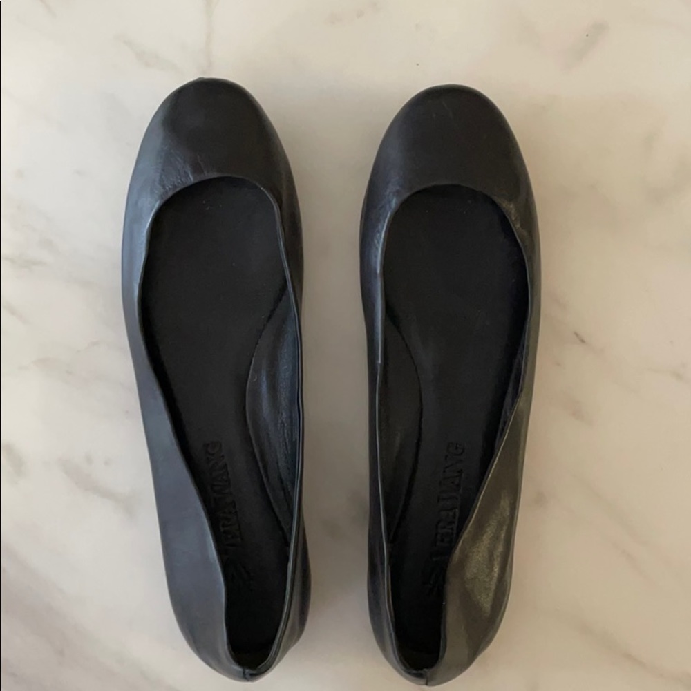 Vera Wang black leather ballet flat